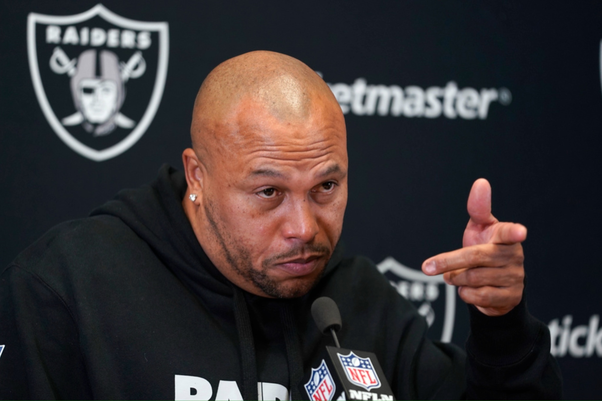 Las Vegas Raiders In Turmoil As Head Coach Antonio Pierce Seeks ...