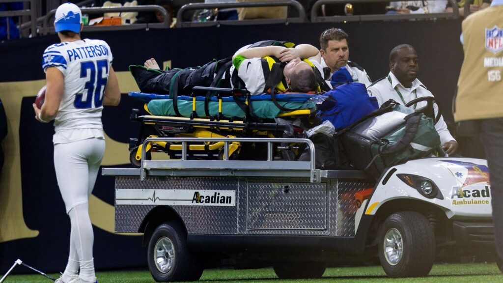 231205100420-02-kamara-nfl-injury