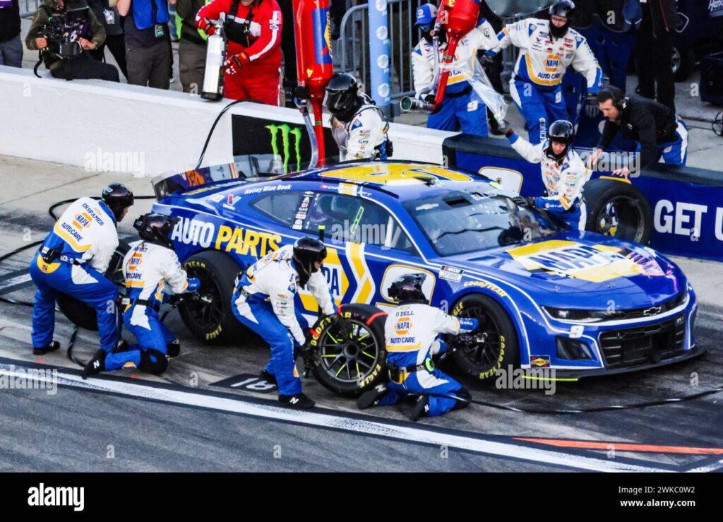 daytona-united-states-19th-feb-2024-chase-elliott-pits-during-the-66th-daytona-500-on-monday-february-19-2024-in-daytona-florida-photo-by-edwin-lockeupi-credit-upialamy-live-news-2WKC0W2