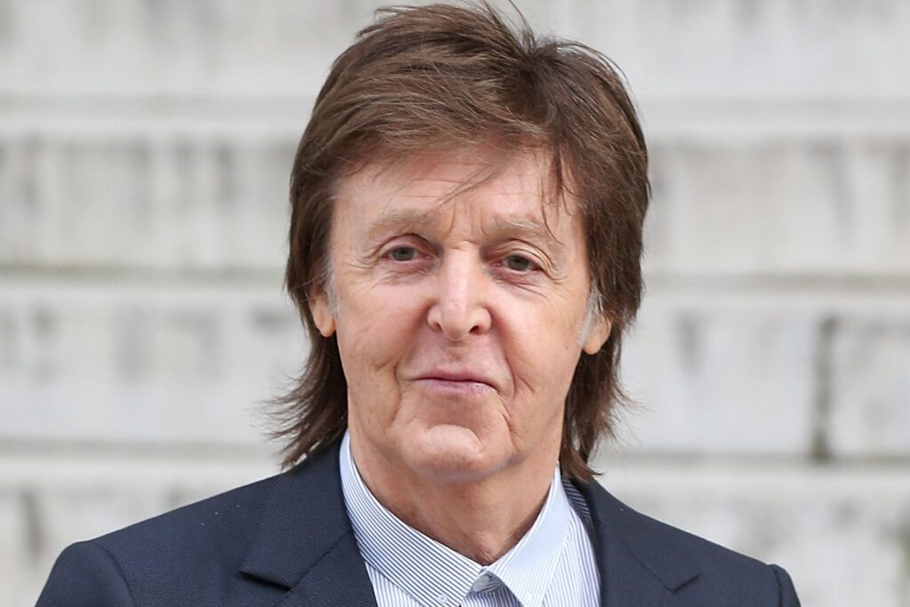 paul-mccartney-stella-mccartney-show-081122-a83a324d9d194f9c83f1c717941ca602