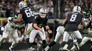 Las-Vegas-Raiders-quarterback-Aidan-OConnell-4-tosses-to-running-back-Josh-Jacobs-8-768x432