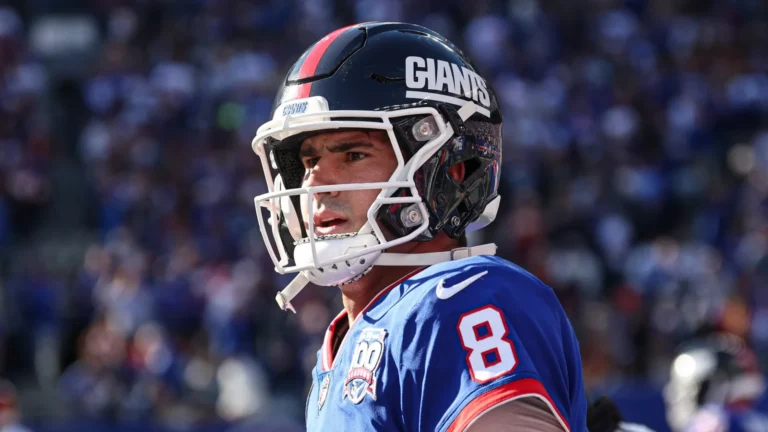 giants-qb-defends-daniel-jones-as-franchise